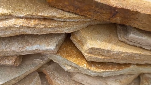 Плитняк златолит жёлтый золотистый для отмостки купить в Алтайском край