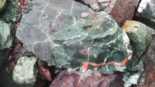 Гигантские зелёные валуны для ландшафтного дизайна весом более 5 тонн купить в Алтайском край