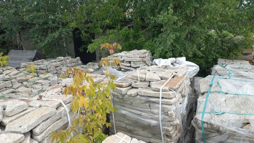 Плитняк галтованный гранитный для ландшафтного дизайна купить в Алтайском край