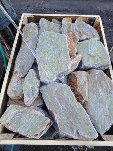 Златолит жёлтый, жёлто-зелёный глыбки и валуны для ланшафтного дизайна купить в Алтайском край