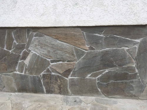 Плитняк златолит Уральский для цоколя, отмостки купить в Алтайском край