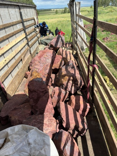 Ландшафтные глыбы красно-фиолетовые 200-1000 килограмм купить в Алтайском край