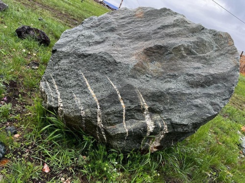 Гигантские зелёные валуны для ландшафтного дизайна весом более 5 тонн купить в Алтайском край