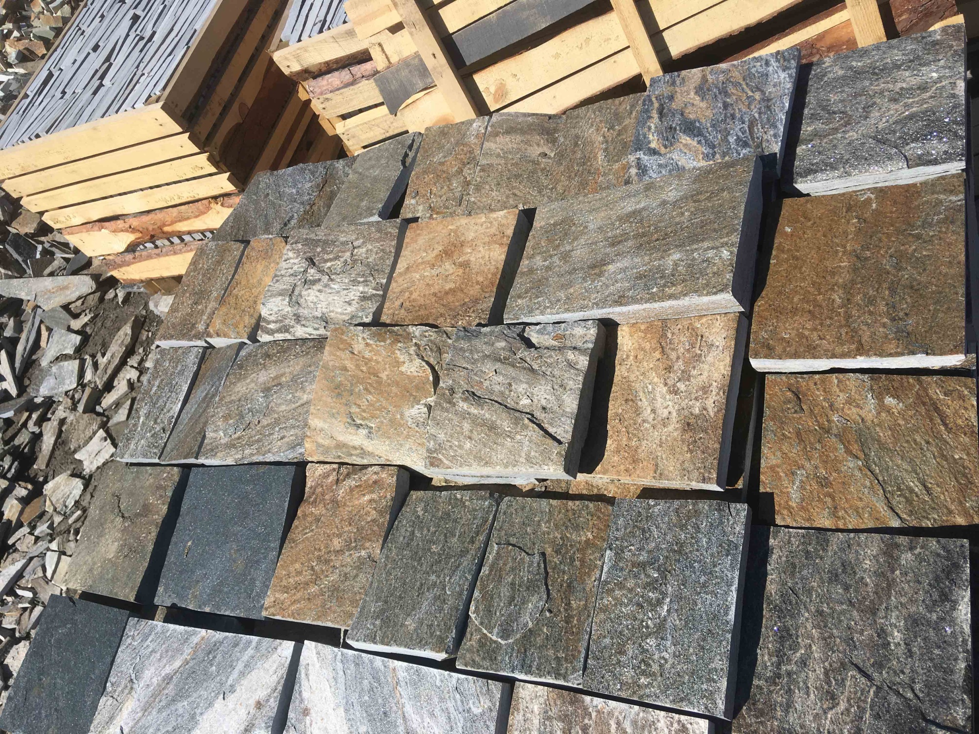 Плитка пилёная златолит Уральский для цоколя, отмостки купить в Алтайском край