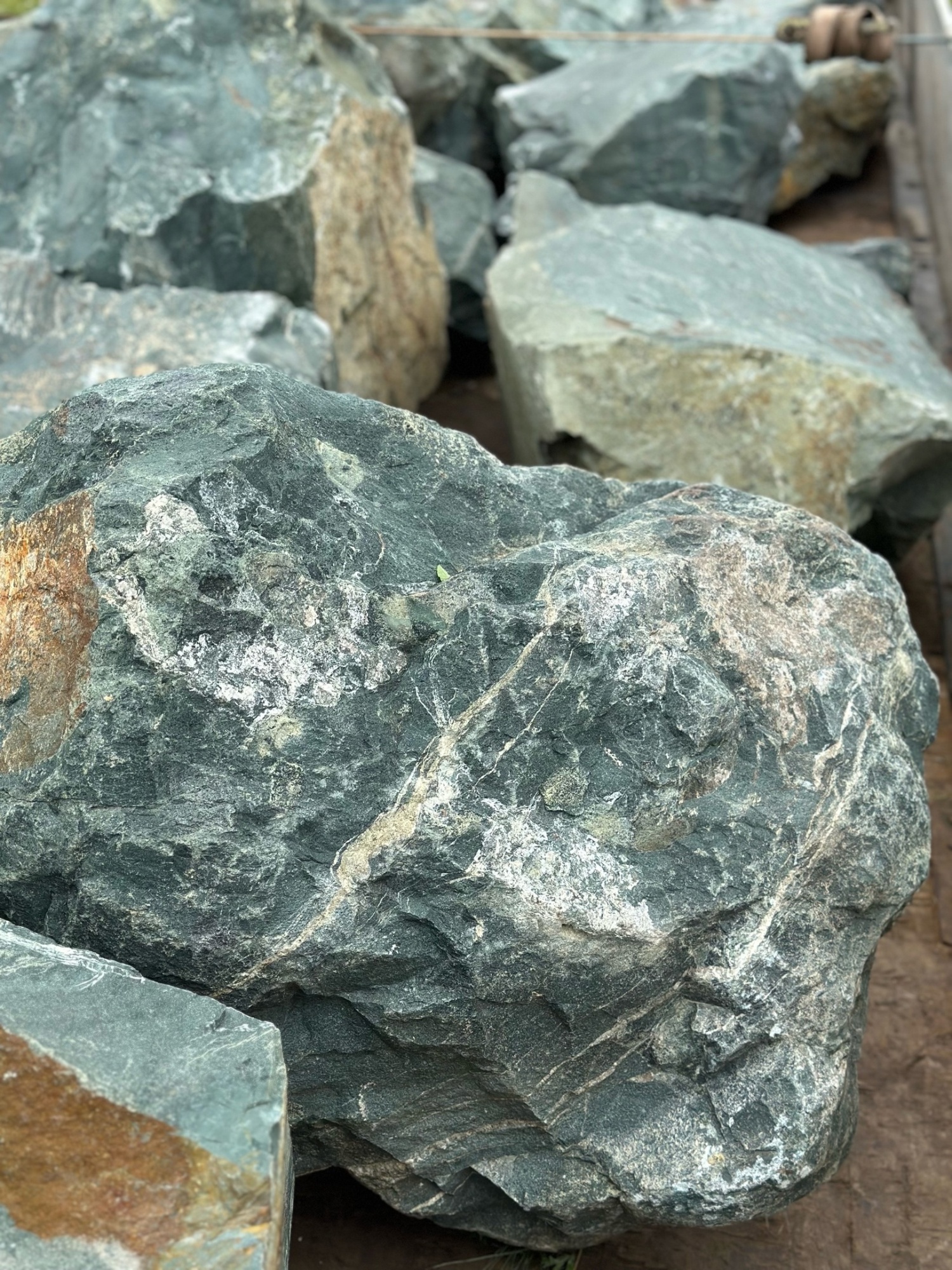 Камни для ландшафтного дизайна зелёные 10-60 килограмм купить в Алтайском край