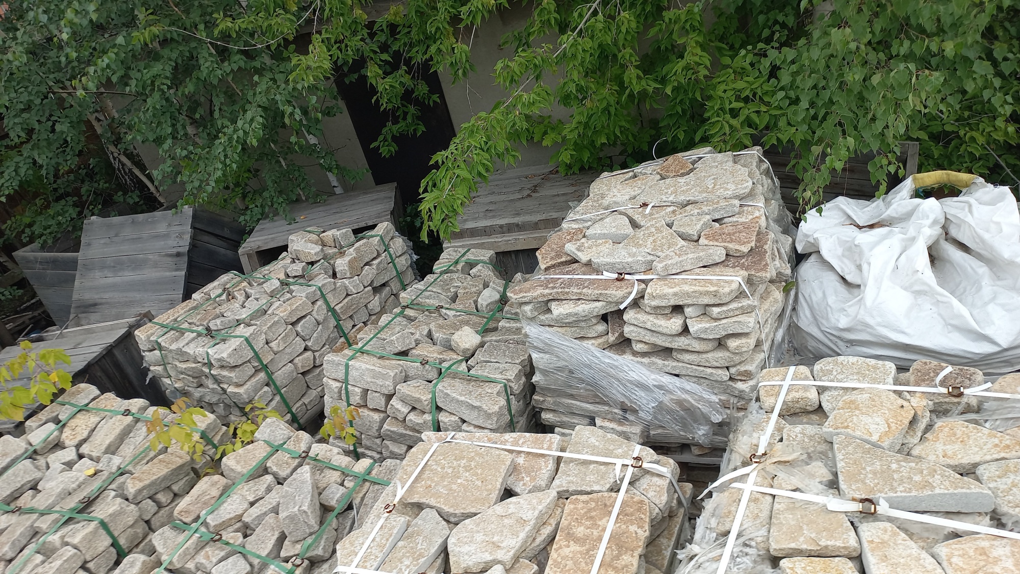 Плитняк гранитный галтованный купить в Алтайском край