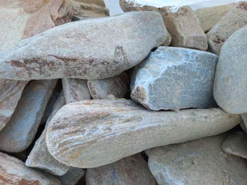 Златолит жёлтый, жёлто-зелёный глыбки и валуны для ланшафтного дизайна купить в Алтайском край