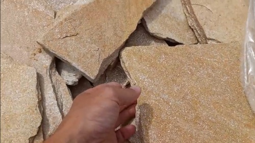 Плитняк златолит жёлтый золотистый для отмостки купить в Алтайском край