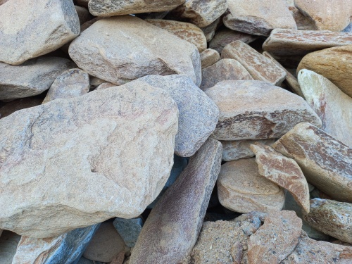 Златолит жёлтый, жёлто-зелёный глыбки и валуны для ланшафтного дизайна купить в Алтайском край