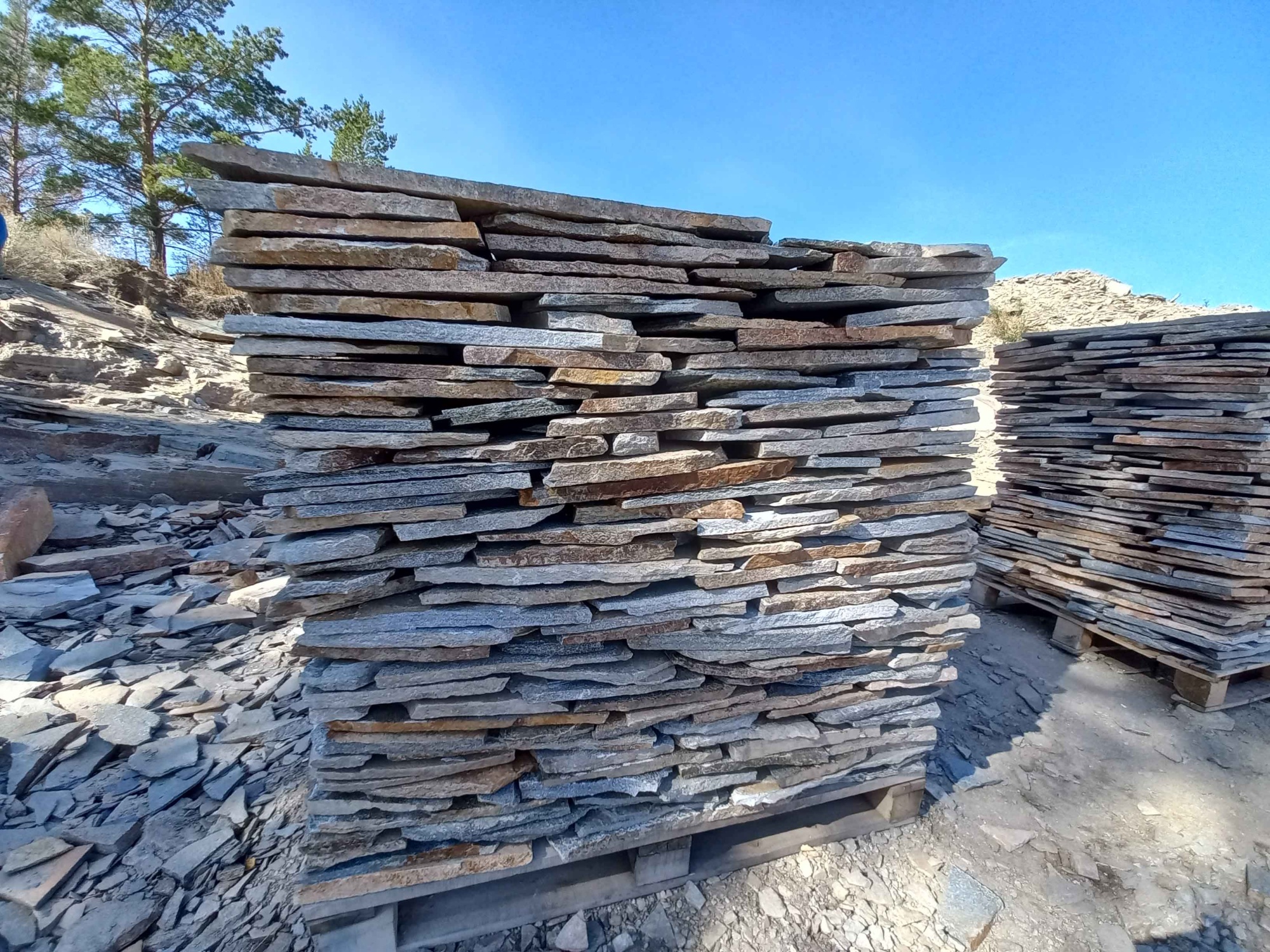 Плитняк златолит серебристый для фасада купить в Алтайском край