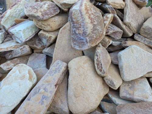 Златолит жёлтый, жёлто-зелёный глыбки и валуны для ланшафтного дизайна купить в Алтайском край