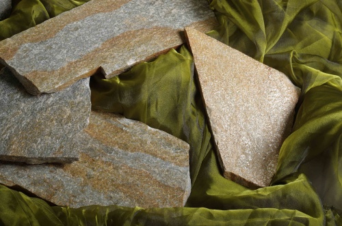 Плитняк златолит Уральский для цоколя, отмостки купить в Алтайском край