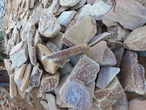 Златолит жёлтый, жёлто-зелёный глыбки и валуны для ланшафтного дизайна купить в Алтайском край